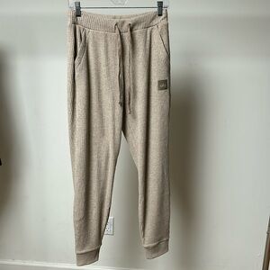NWT Alo Yoga Muse Sweatpants